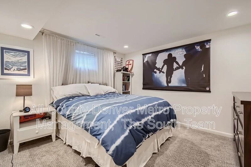 645 S Glencoe St - Photo 4 of 8