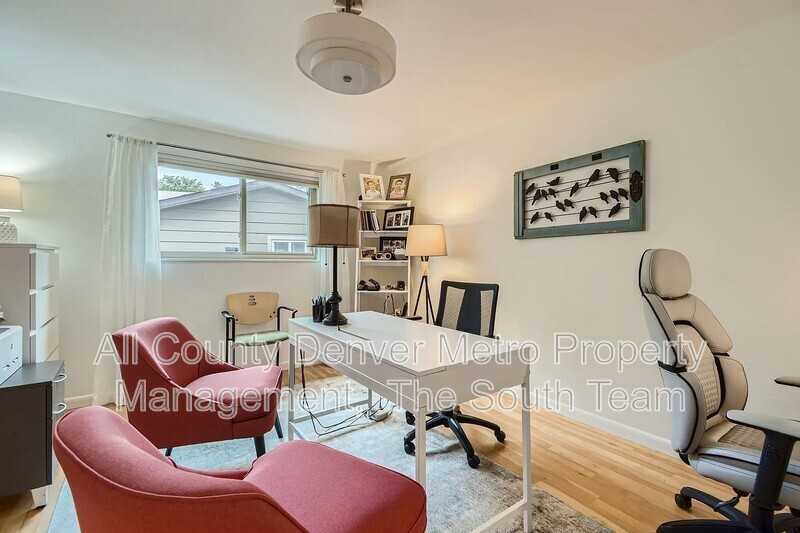 645 S Glencoe St - Photo 5 of 8