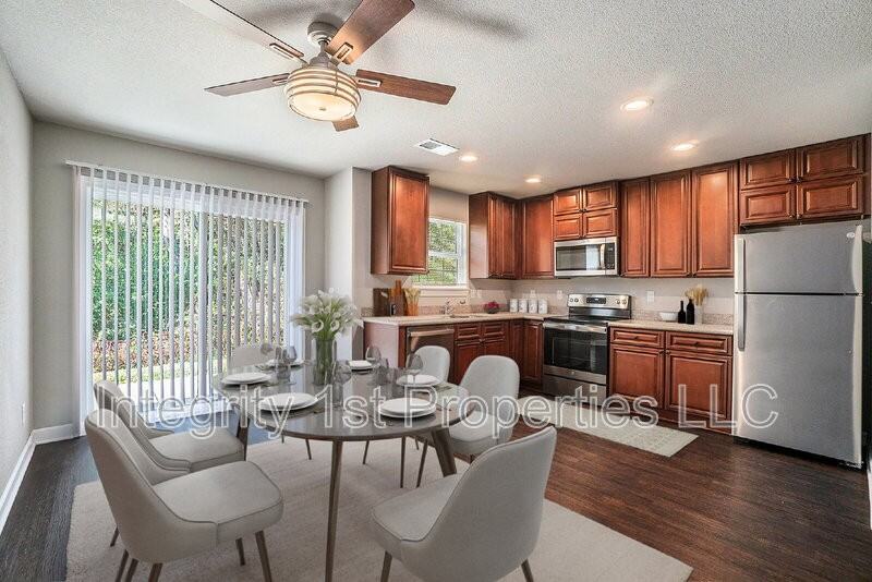 6293 Ne 44th St - Photo 3 of 20