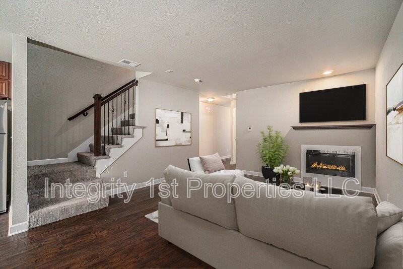 6293 Ne 44th St - Photo 4 of 20