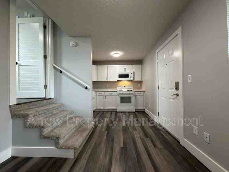 877 N 26th St #13 - Photo 3 of 9