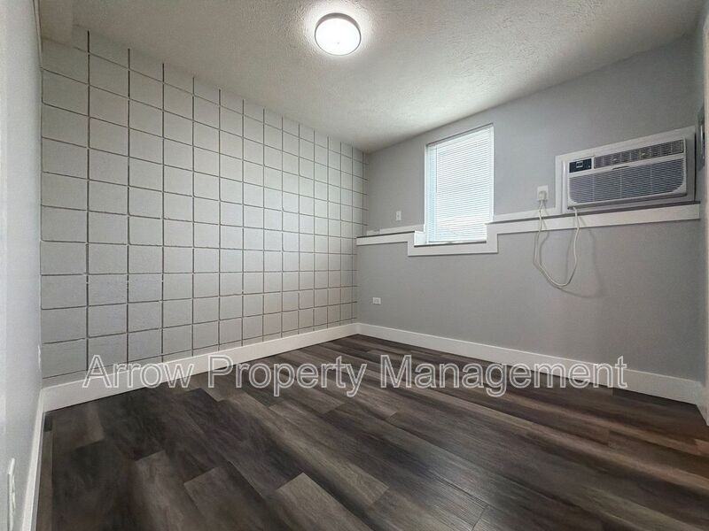 877 N 26th St #13 - Photo 6 of 9