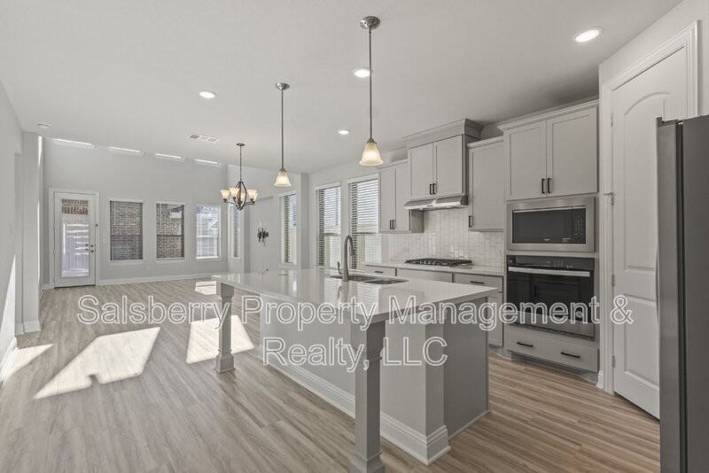 2021 Daniel Dr - Photo 5 of 40