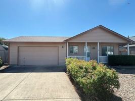 featured image of 882 Smith St