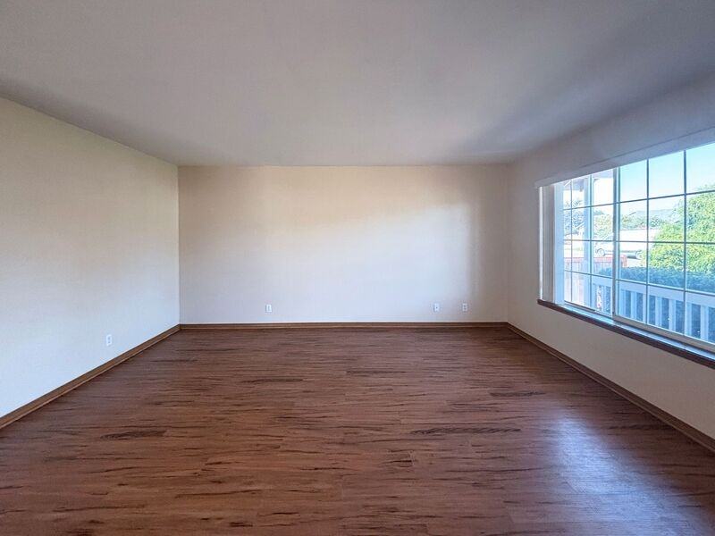 882 Smith St - Photo 2 of 28