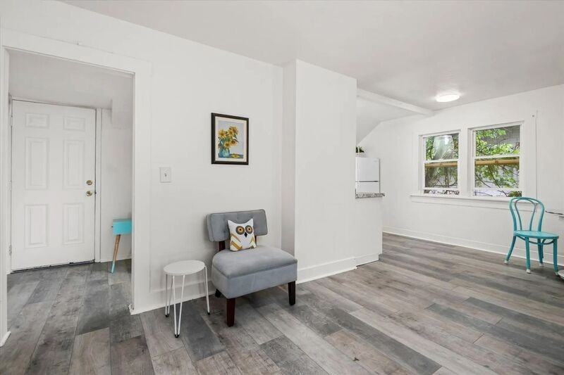 561 1/2 Madison St - Photo 3 of 13