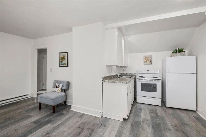 561 1/2 Madison St - Photo 5 of 13