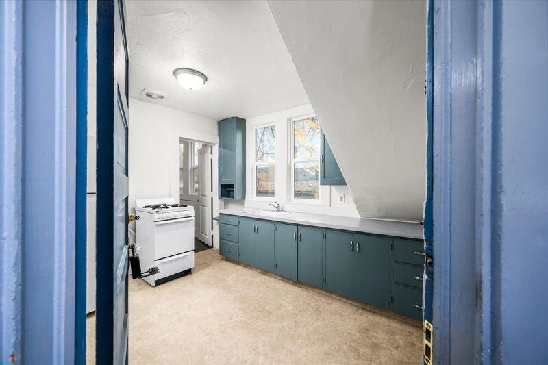 527 Monroe St #4 - Photo 3 of 22