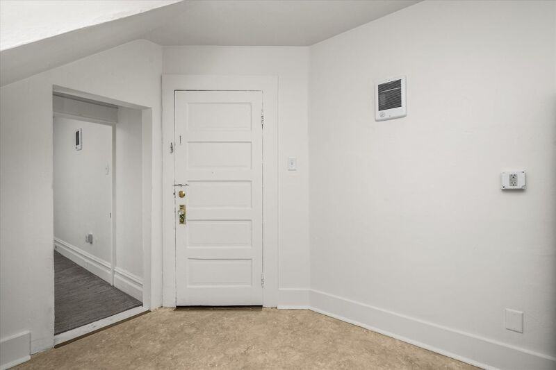 527 Monroe St #4 - Photo 7 of 22