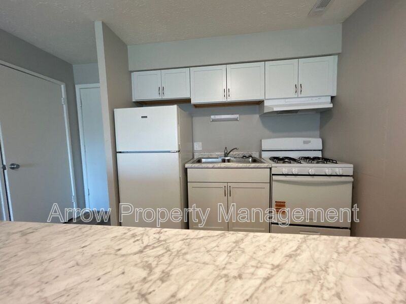 5725 S 14th St - Photo 2 of 8