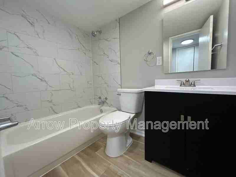 5725 S 14th St - Photo 6 of 8