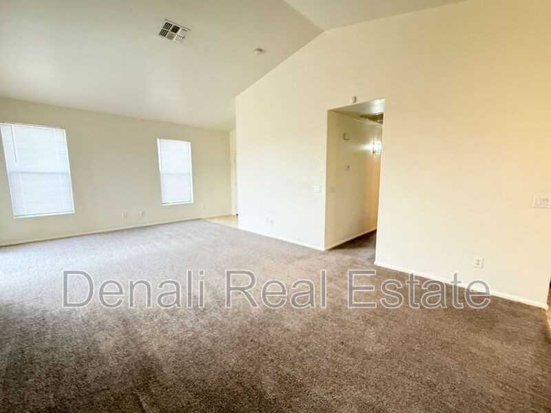 4622 W Beverly Rd - Photo 4 of 21