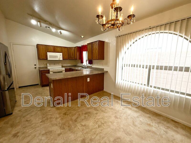 4622 W Beverly Rd - Photo 6 of 21