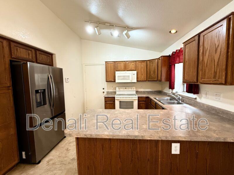 4622 W Beverly Rd - Photo 7 of 21