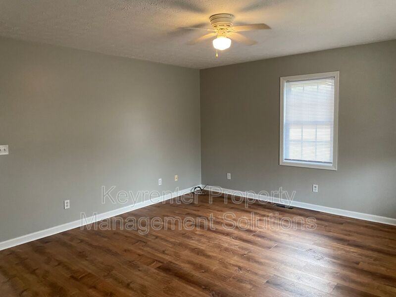 1050 B St - Photo 3 of 32