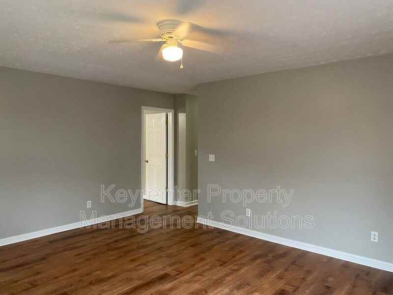 1050 B St - Photo 4 of 32