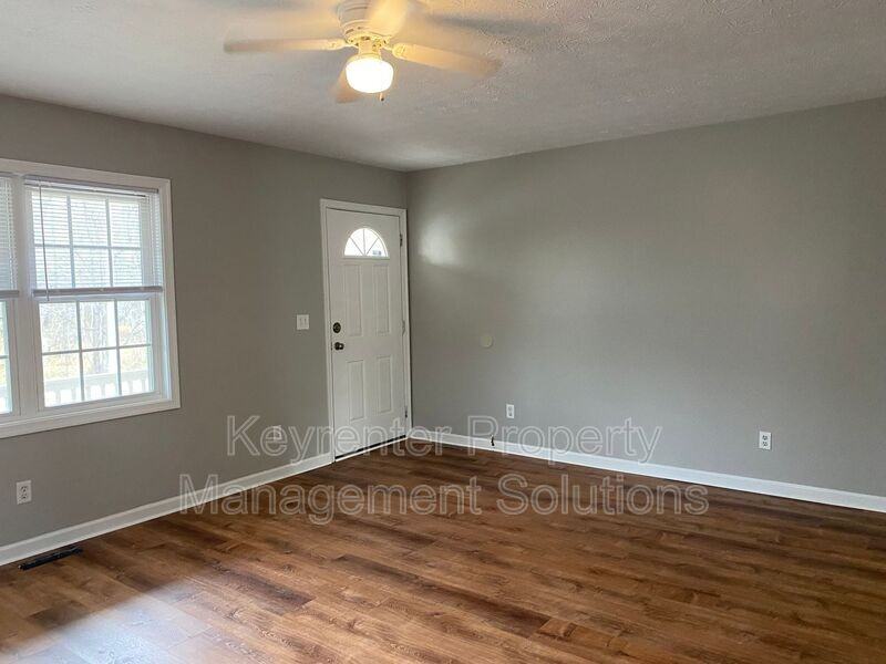 1050 B St - Photo 5 of 32