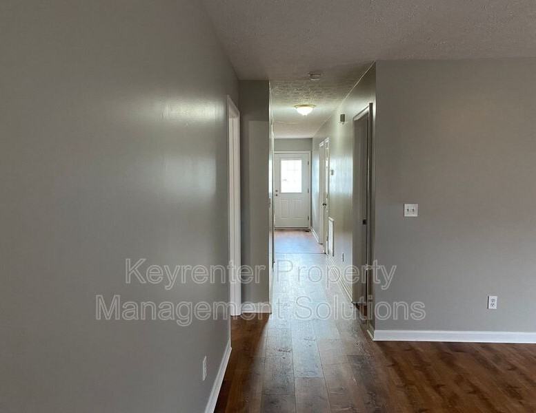 1050 B St - Photo 6 of 32