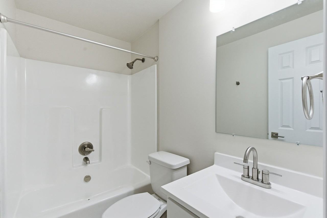 Campus Park Apartments & Commercial - Photo 7 of 46