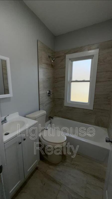 4216 Jefferson St - Photo 7 of 10