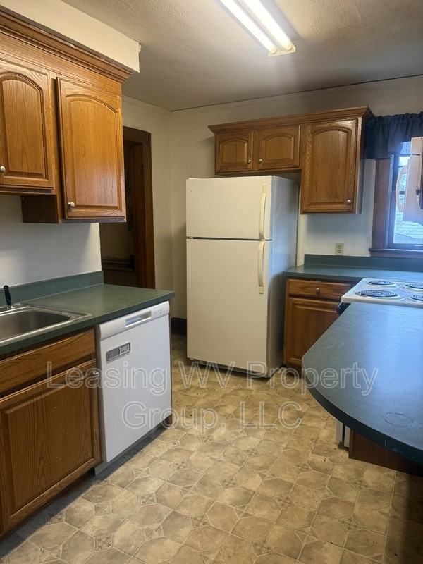 1208 Kanawha Ter #5 - Photo 2 of 7