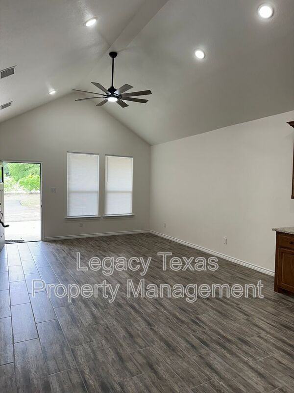 405 Kaether Ln - Photo 3 of 22