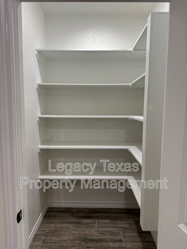 405 Kaether Ln - Photo 6 of 22