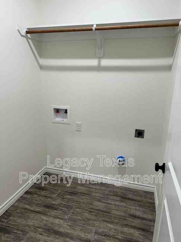 405 Kaether Ln - Photo 7 of 22