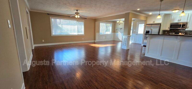 403 Aumond Rd - Photo 4 of 23