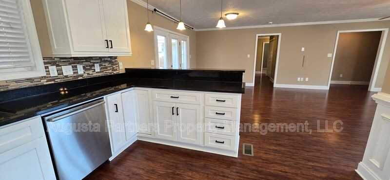 403 Aumond Rd - Photo 6 of 23