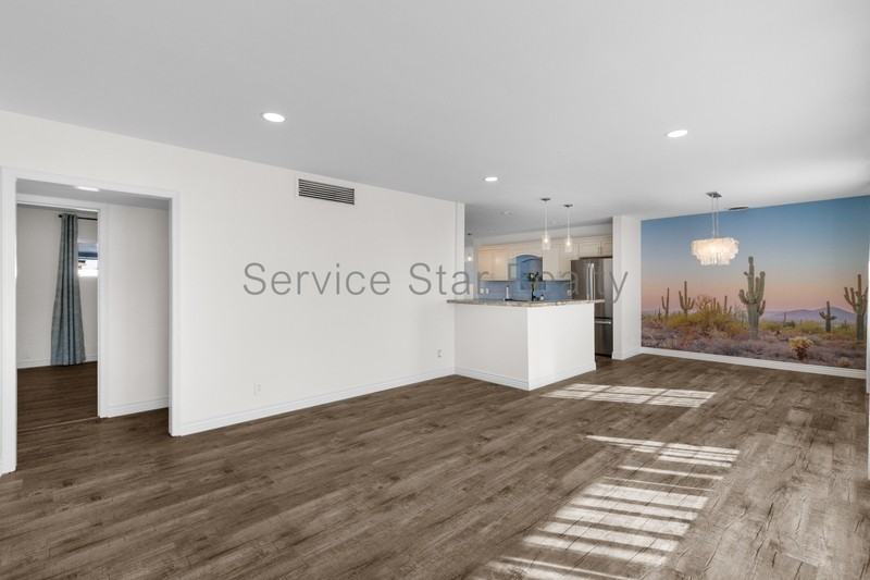 8240 E Edgemont Ave - Photo 6 of 32