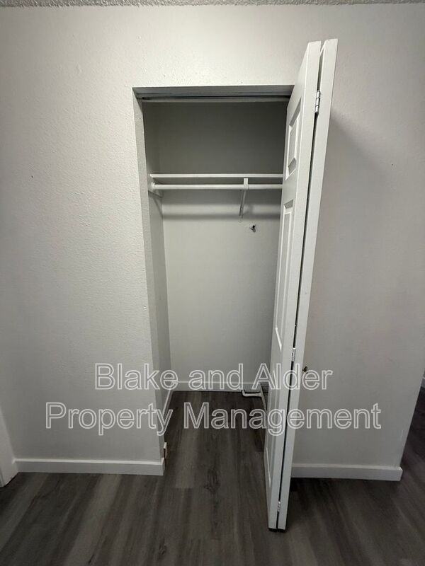 3865 Ne 152nd Ave - Photo 4 of 11