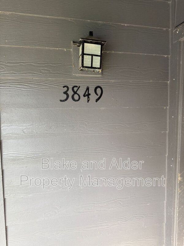 3849 Ne 152nd Ave - Photo 2 of 11