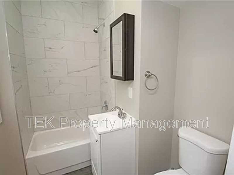 128 Roslyn St - Photo 5 of 5