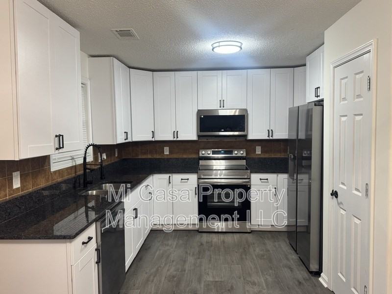 1215 Palmer Dr - Photo 3 of 4