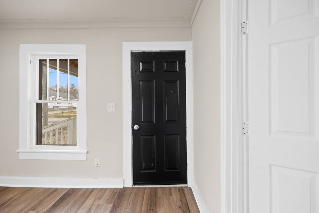 419 E Rockspring St - Photo 7 of 18