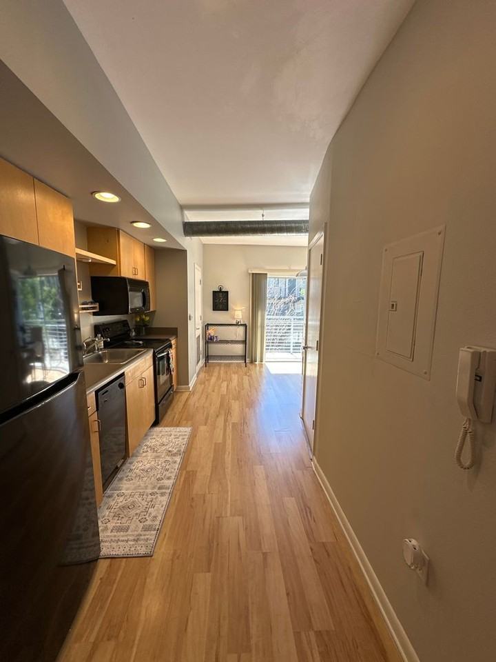 THREEZEROTWO - Photo 5 of 20