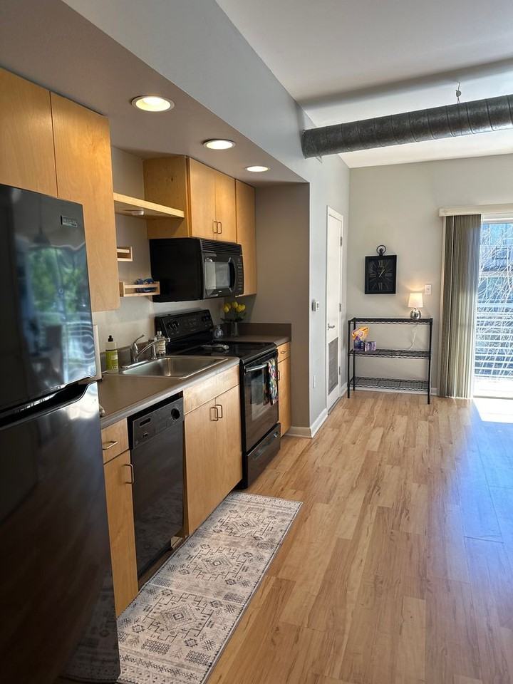 THREEZEROTWO - Photo 6 of 20