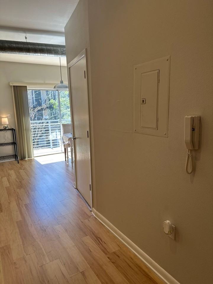 THREEZEROTWO - Photo 7 of 20