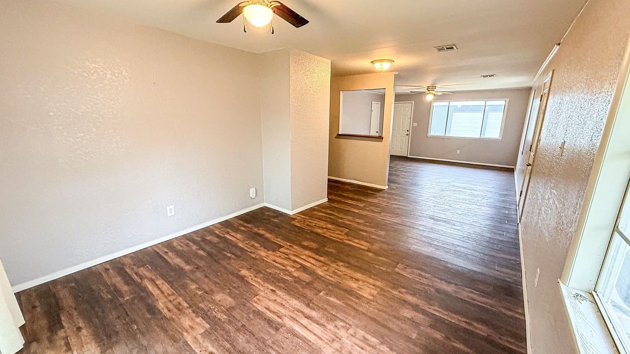 491 S Walnut Ave - Photo 3 of 12