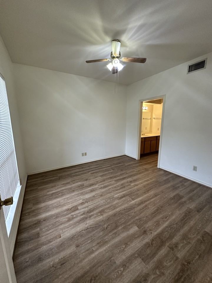 2480 Stone Hollow Drive - Photo 7 of 11