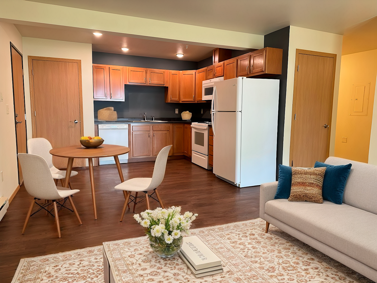 Wilshire Apartment Complex - Photo 2 of 19