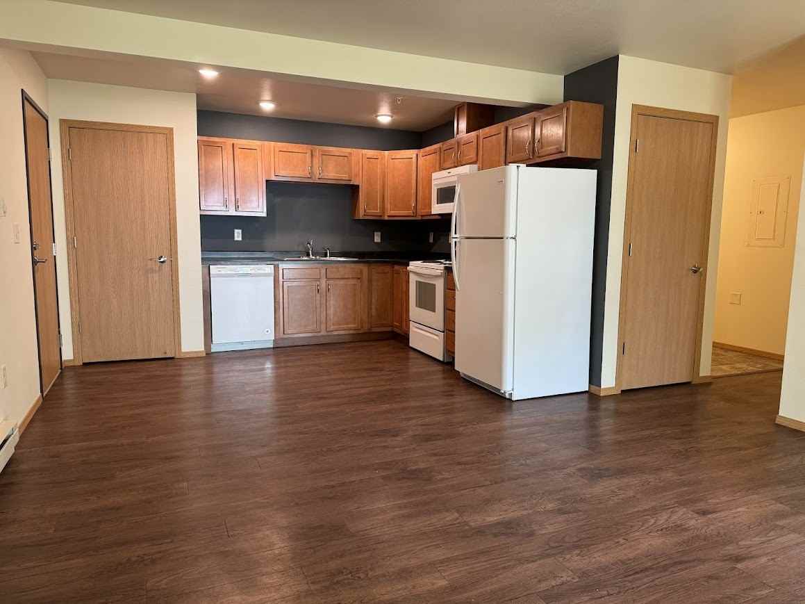 Wilshire Apartment Complex - Photo 3 of 19