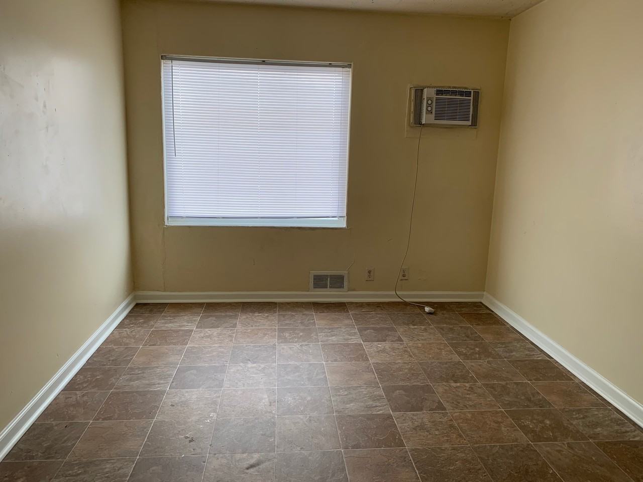 Belaire - Photo 3 of 6