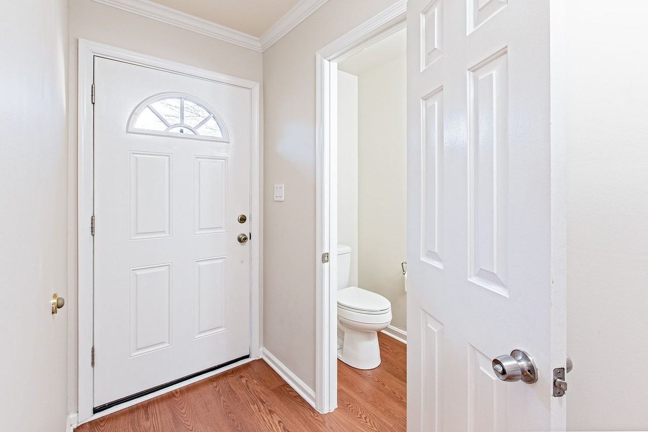 847 Stockbridge Dr - Photo 3 of 18