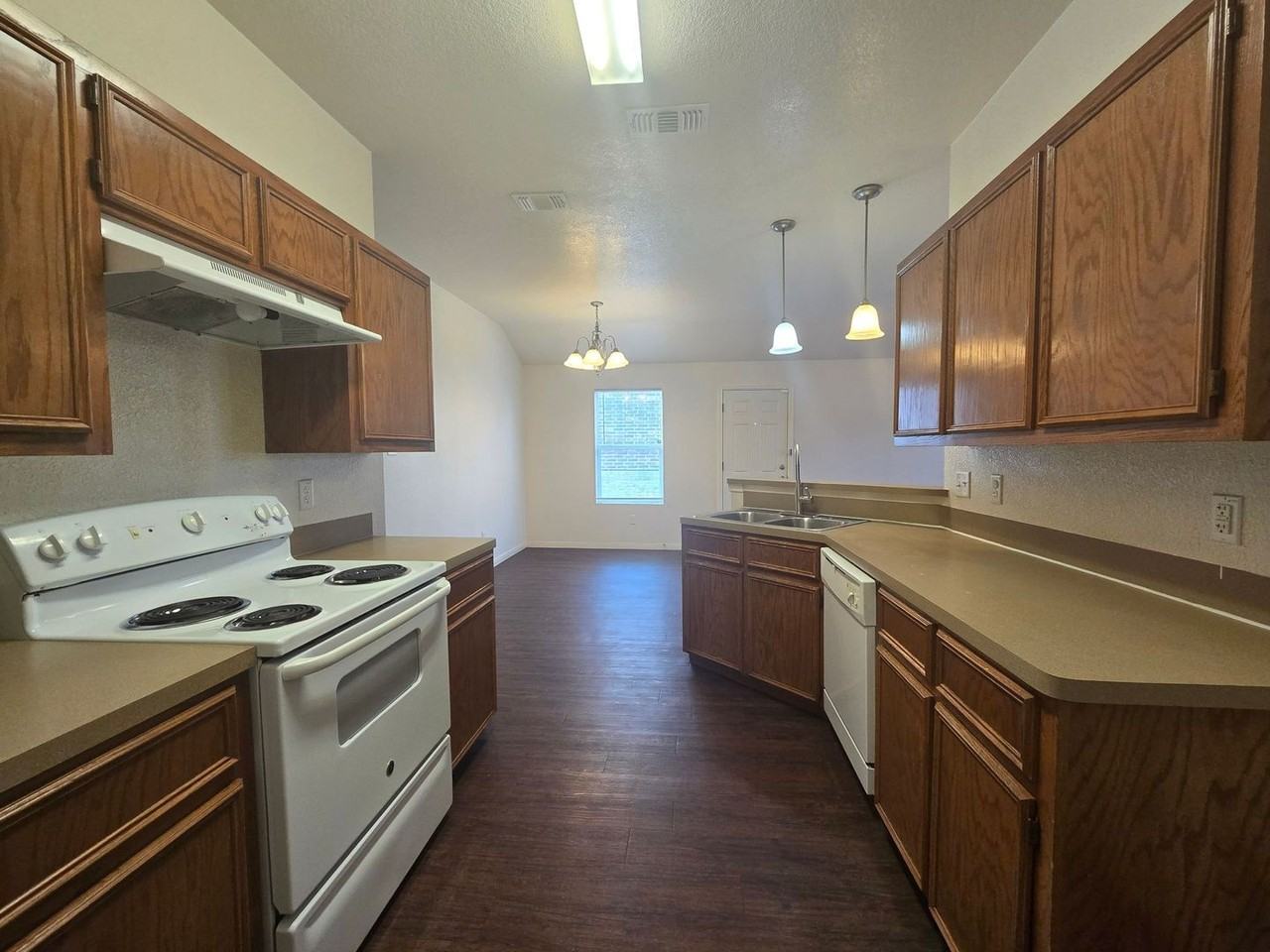 3807 John Chisholm Loop #B - Photo 6 of 21