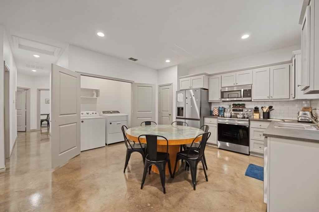 10071 Shadow Wood Circle - Photo 3 of 38