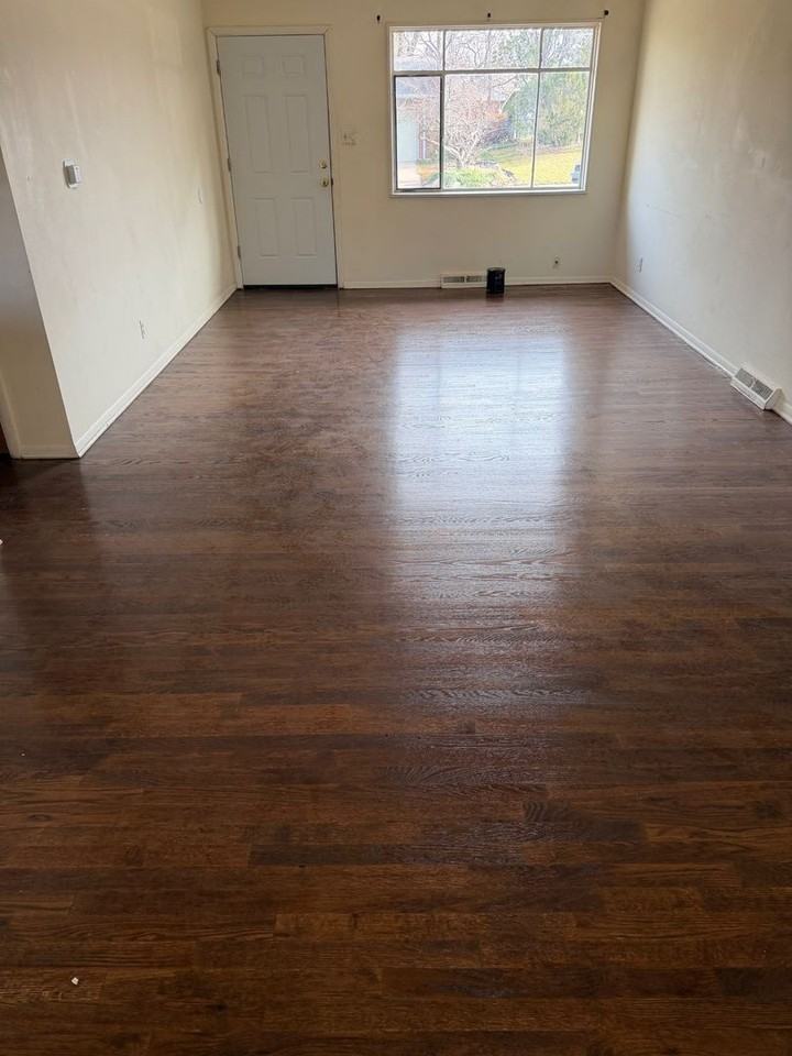 305 S 40th St - Photo 2 of 7