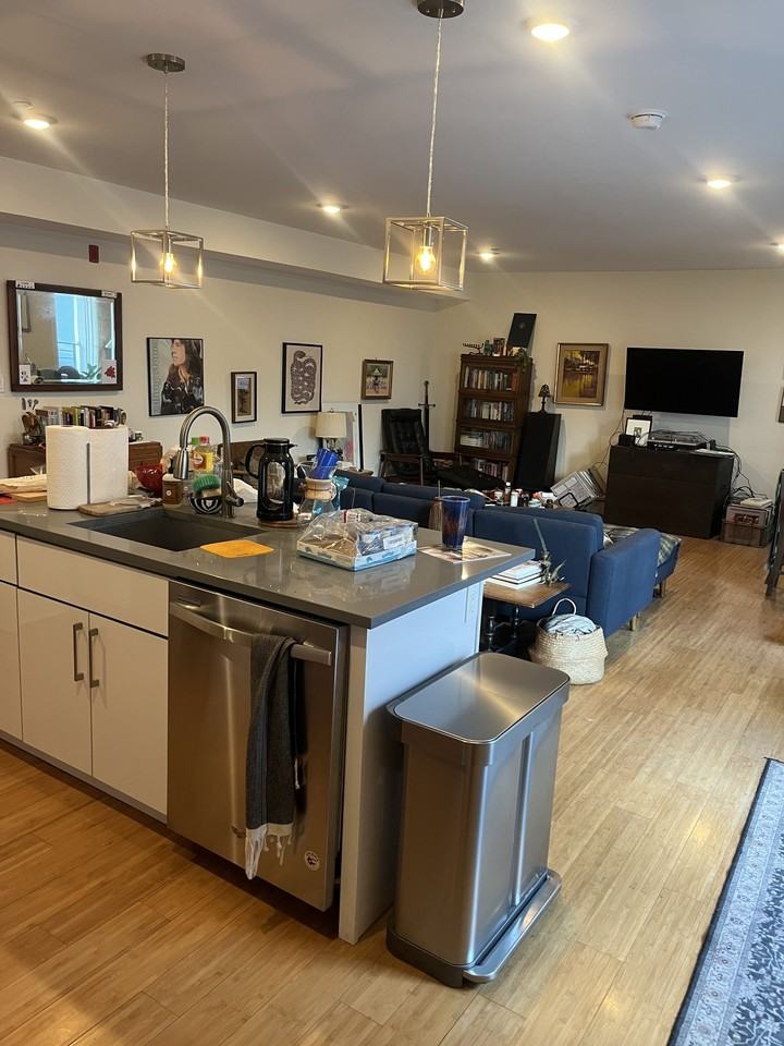 1834 Vineyard Street - Lofts - Photo 2 of 5