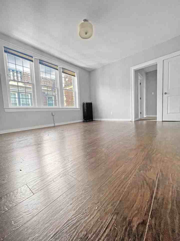 Boston Court Detroit - Photo 4 of 27